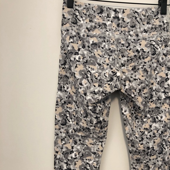 Lululemon Crops - Picture 5 of 10